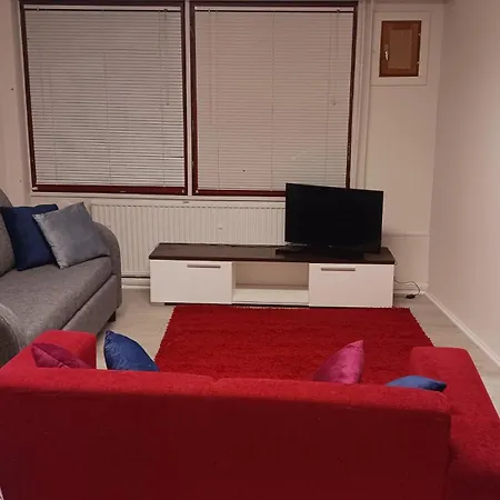 Cozy Economy For 4 At The Shopping Area *