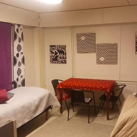 Cozy Economy For 4 At The Shopping Area