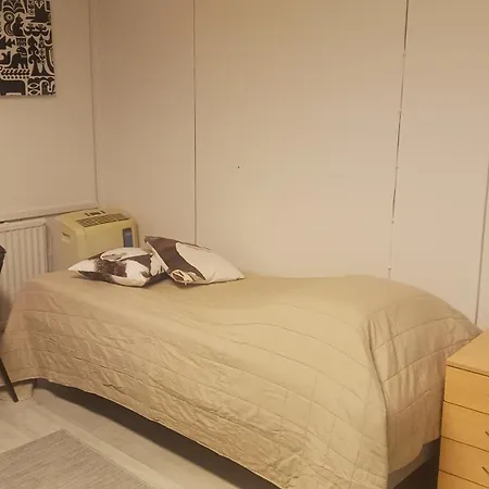 Cozy Economy For 4 At The Shopping Area