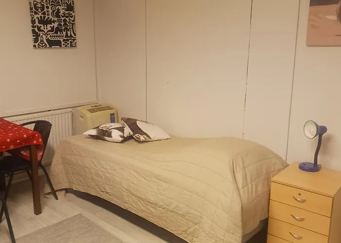 Cozy Economy For 4 At The Shopping Area